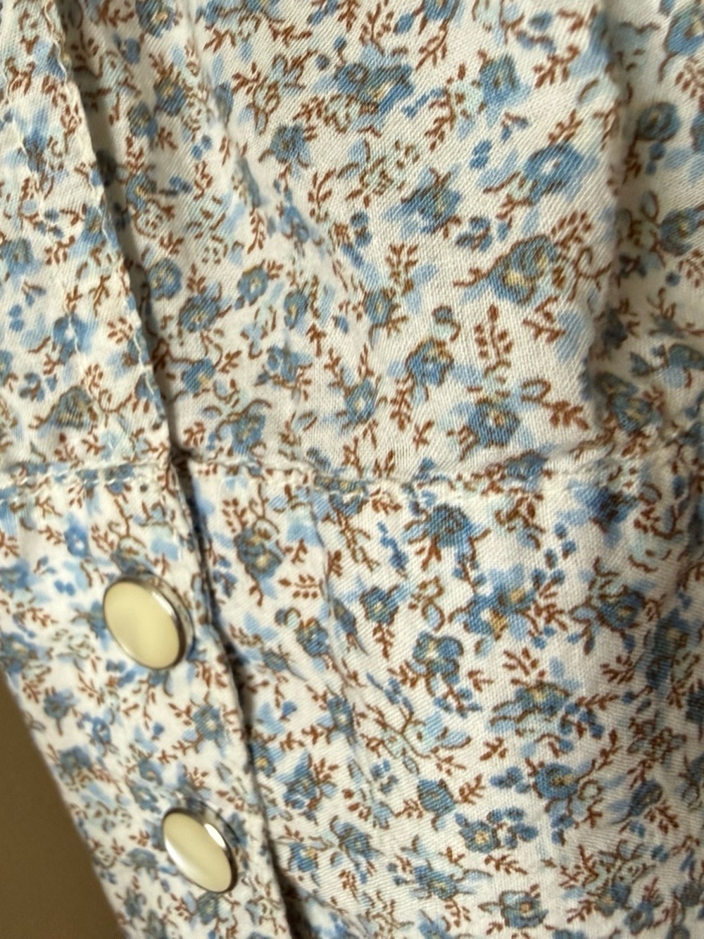 GAP Cotton Button Down Shirt Floral Pearlescent Buttons Blue Cream Cottagecore - Picture 5 of 6